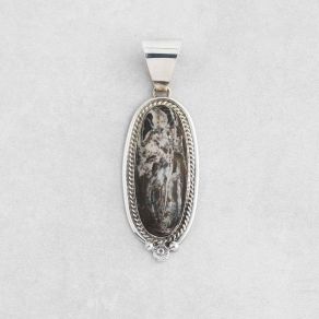 White Buffalo Pendant FJP2140